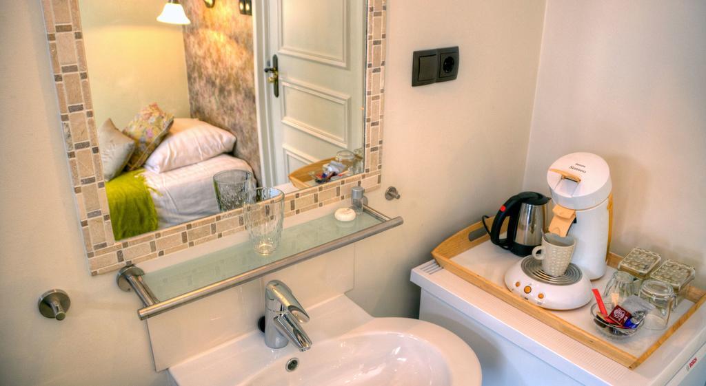 Single Room,118854733:JPEG