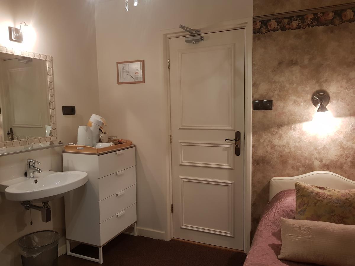 Single Room,118854733:JPEG